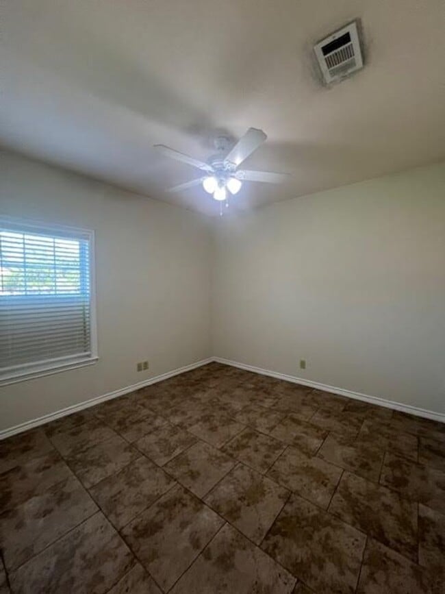 Building Photo - 195 Ashland Dr