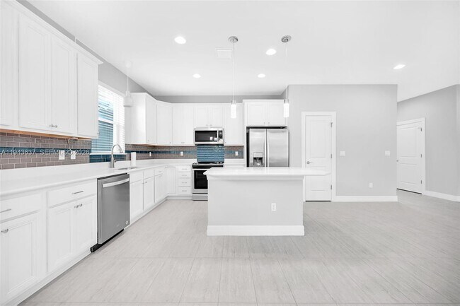 Building Photo - 964 Banyan Dr