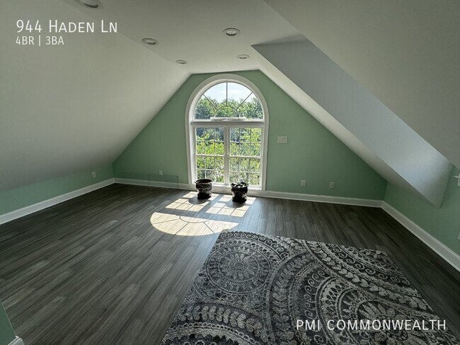 Building Photo - 944 Haden Ln