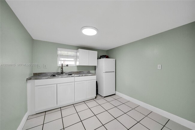 Building Photo - 875 E 29th St