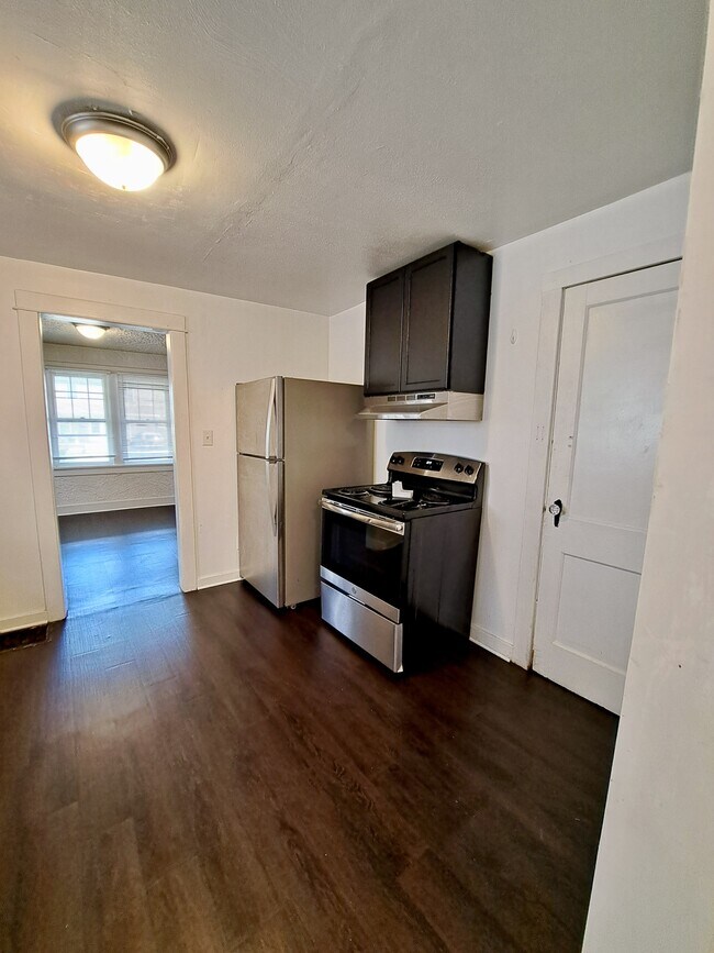 Building Photo - 244 E Siebenthaler Ave