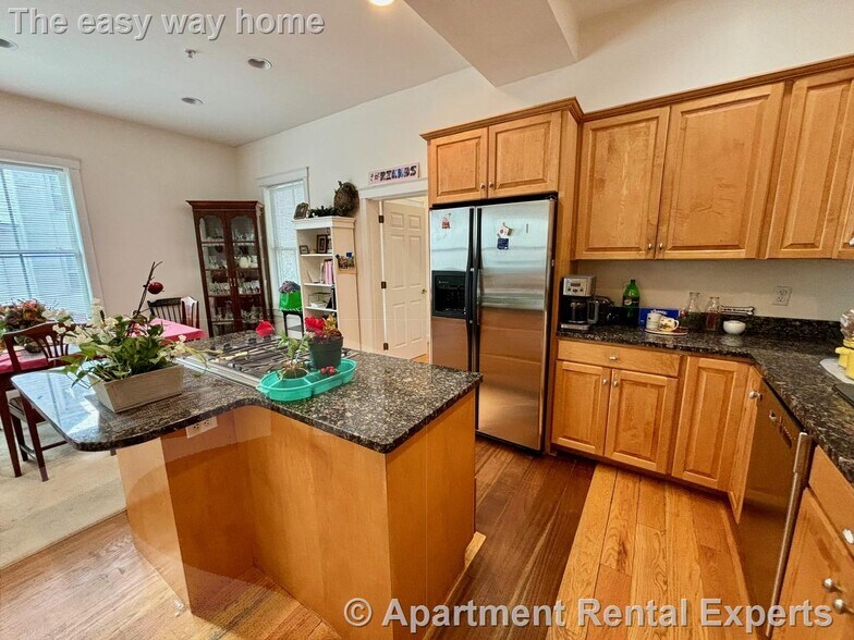Primary Photo - 39 Inman St