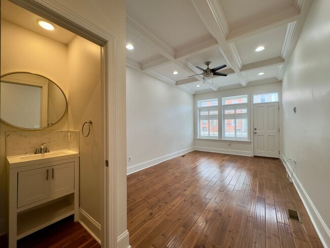 Building Photo - Elegant 3 Bedroom/3.5 Bathroom Townhome in...
