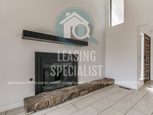 Building Photo - 2 Bed 2 Bath Garden Home in SW OKC's The R...