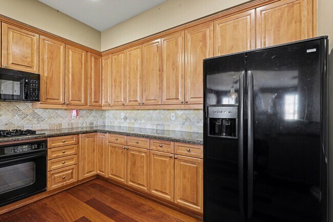 Building Photo - Location and Luxury! 2 Bedroom 2 Bathroom in Cherry Creek!