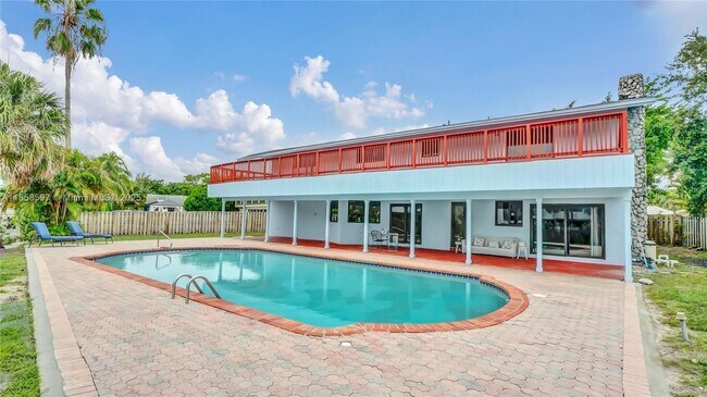 Building Photo - 540 SW 101st Ave