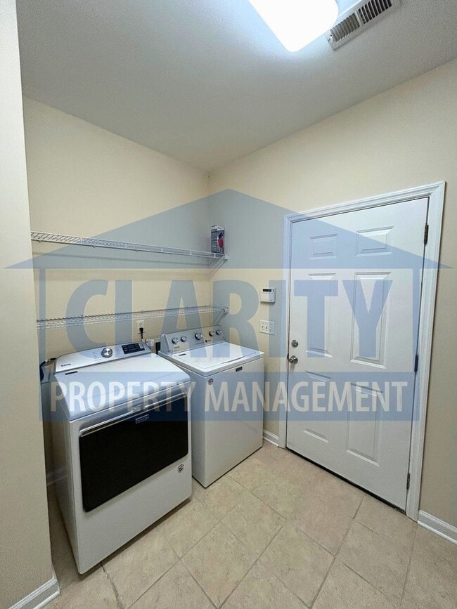 Building Photo - Beautiful 3-bedroom home!