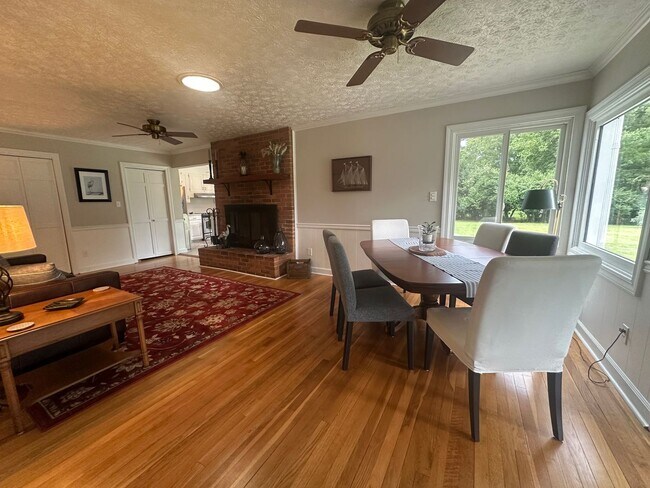 Building Photo - Call Amanda Tate at 757-289-6810 for more ...