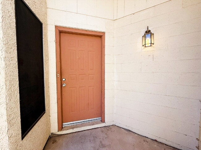Building Photo - Golf Course Backyard! Updated 3-Bed Home i...
