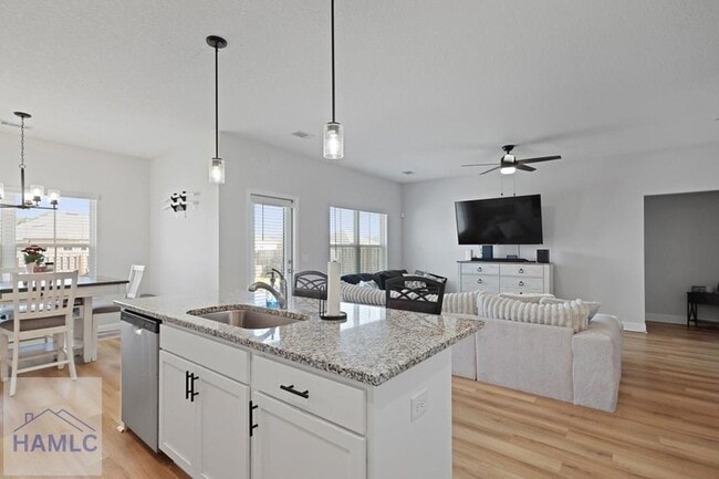 Building Photo - 568 Abode Ave