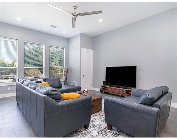 Building Photo - 2239 Lovedale Ave