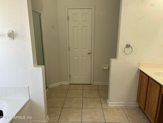 Building Photo - 1804 Northglen Cir