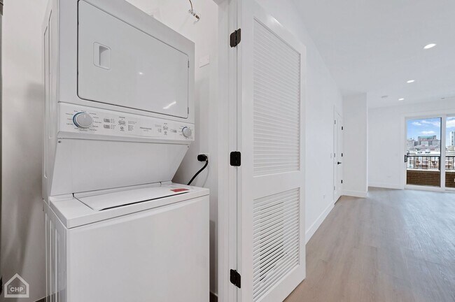 Building Photo - 3322 N Halsted St