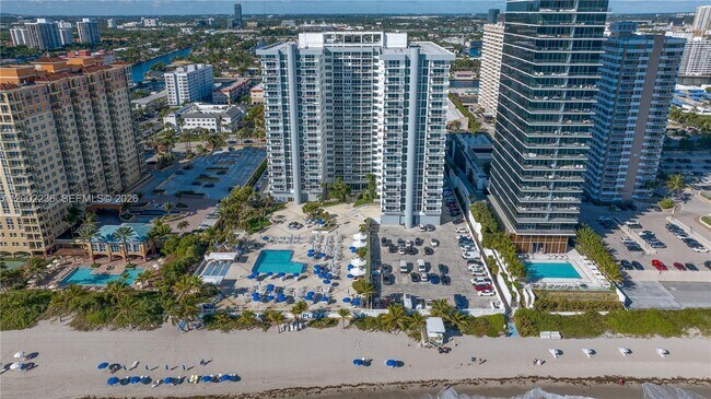 Building Photo - 2030 S Ocean Dr