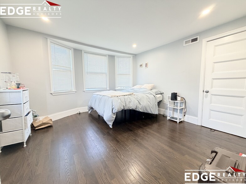 Building Photo - 124 Tremont St