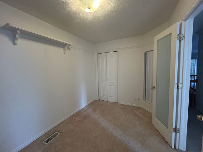 Building Photo - 3 Bedroom 2 Bathroom Condo in West Jordan by the new Temple!