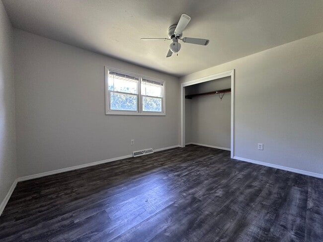 Building Photo - 2746 Nicolet Dr