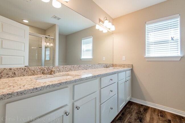 Building Photo - 3bed 2bath, LOADED w/Amenities near Stonebridge Meadows Country Club