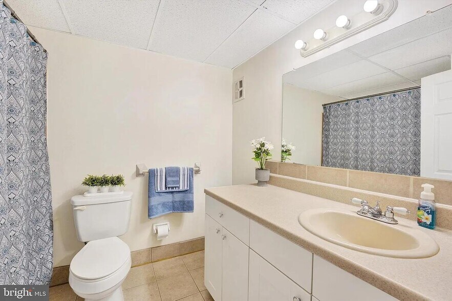 Building Photo - 4880 W Brigantine Ct