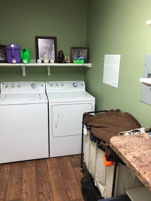 Building Photo - Large 1BR/1BA Barn Apt in LC, country setting near lake