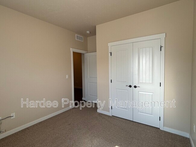 Building Photo - 9070 W Songwood Dr