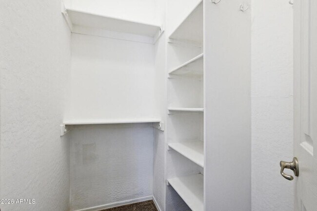 Building Photo - 2250 E Deer Valley Dr