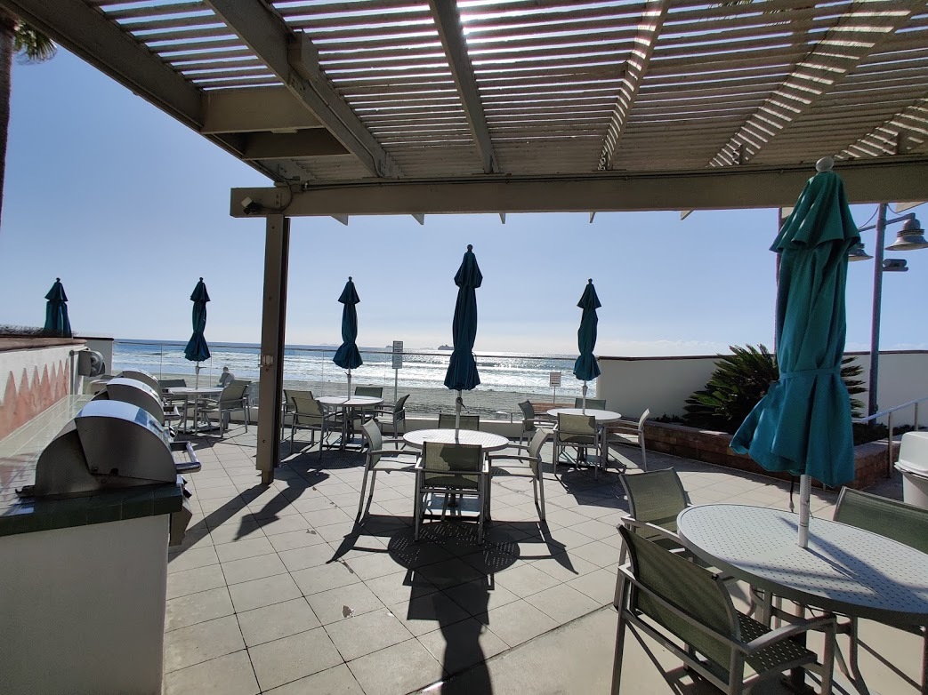Community barbeque area near the swimming pool overlooking the beach - 1830 Avenida Del Mundo
