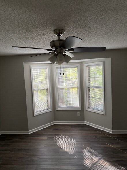 Building Photo - 831 Ashley Ln