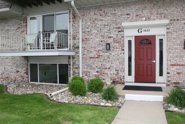 Building Photo - 3622 Lakeshore Dr