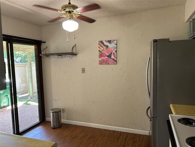 Building Photo - 9509 Blue Creek Ln