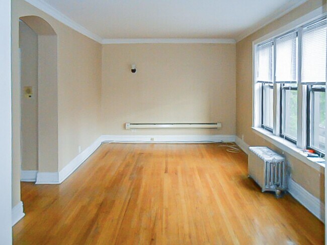 Building Photo - 627 W Melrose St