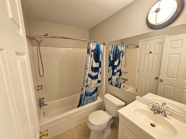 Building Photo - 38255 Fairway Ct