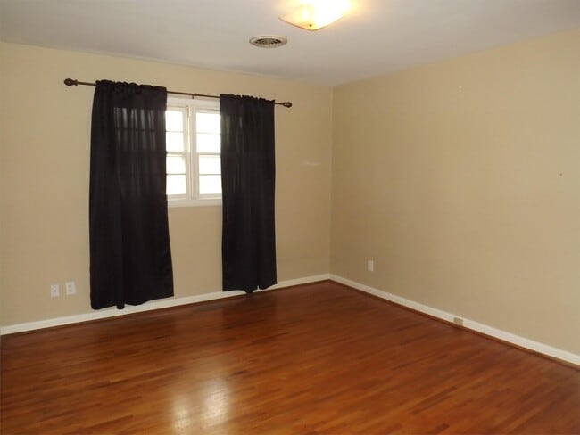 Building Photo - 1604 Belmont Dr