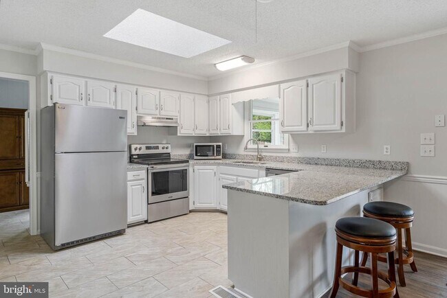 Building Photo - 37003 E Stoney Run