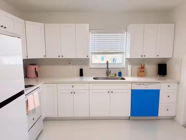 Building Photo - 1720 NE 146th St