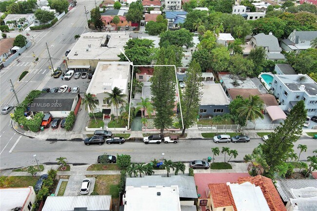 Building Photo - 1720 SW 11th Terrace