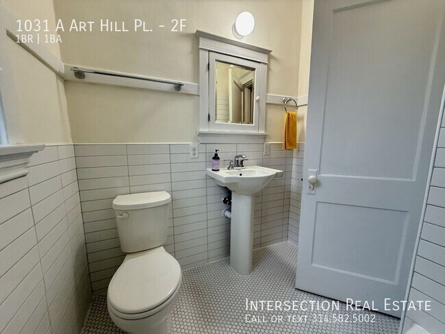 Building Photo - 1031 Art Hill Pl