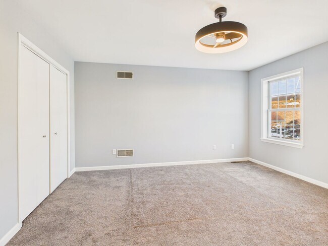 Building Photo - Beautiful Spacious Single Family in Blue Meadow Farms