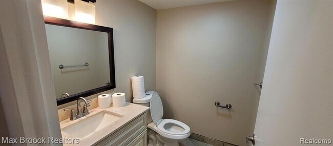 Building Photo - 7416 Azalea Ct