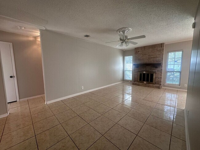 Building Photo - CUTE 3/2 NESTLED ON A CORNER LOT IN CONVER...