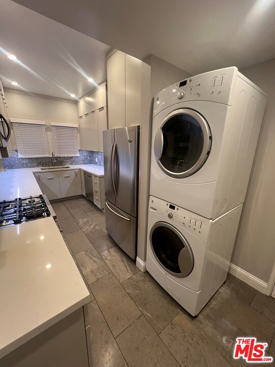 Building Photo - 9373 W Olympic Blvd