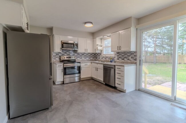 Building Photo - Bright & Updated 4-Bedroom Home Close to Everything