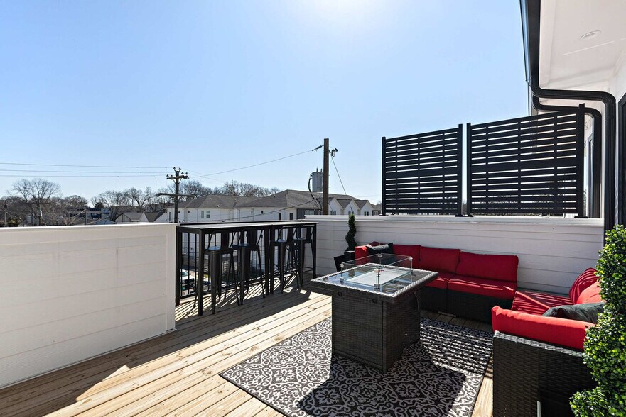 Building Photo - 2135 24th Ave N