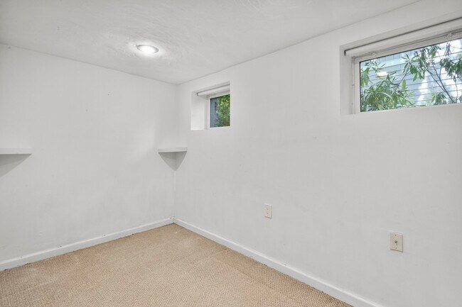 Building Photo - 721 Forest Ave