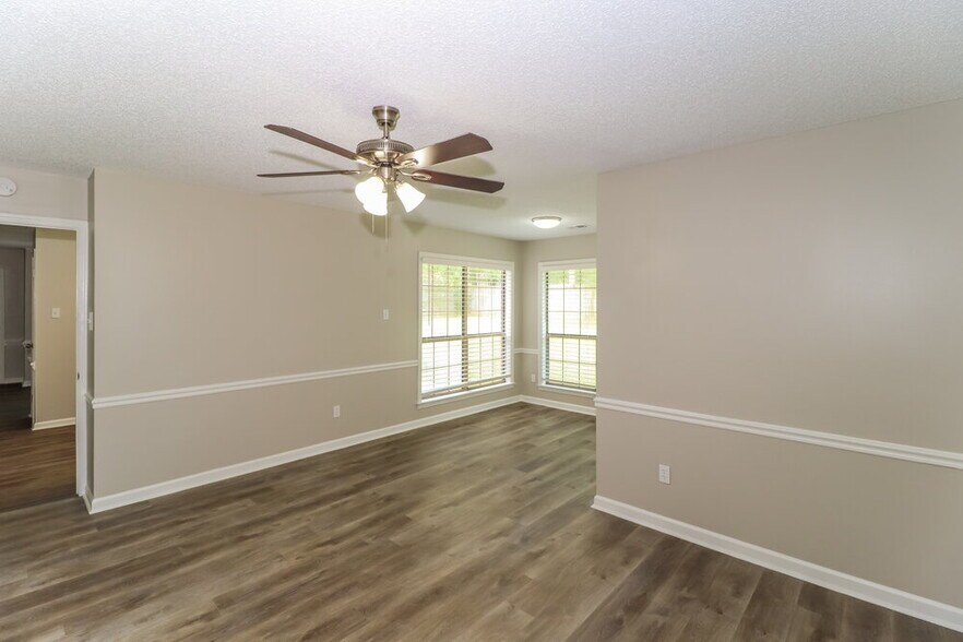 Building Photo - 2696 Mendota Cove