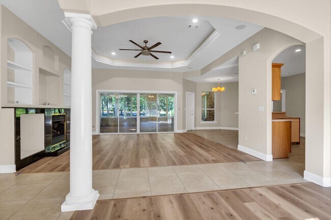 Building Photo - 1630 Oakmont Cir