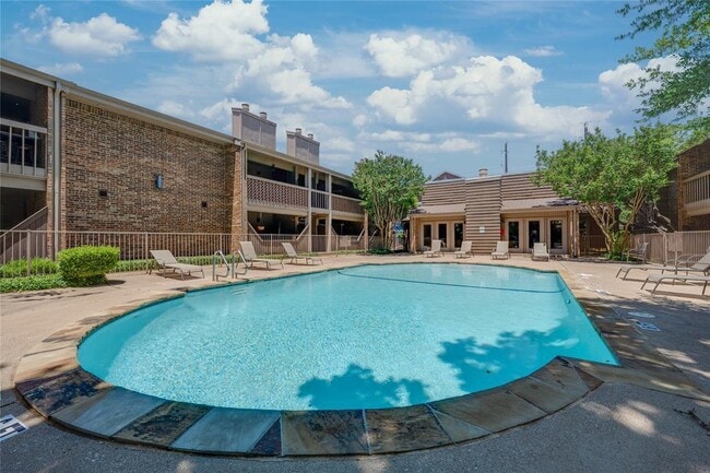 Building Photo - 6011 Milton St