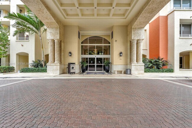 Building Photo - 791 Crandon Blvd