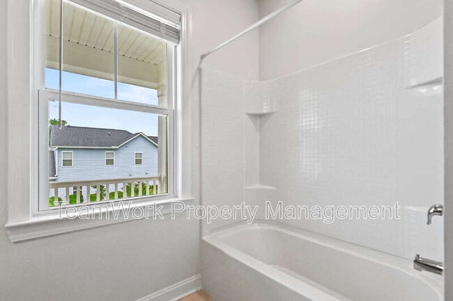 Building Photo - 165 Rowans Creek Dr