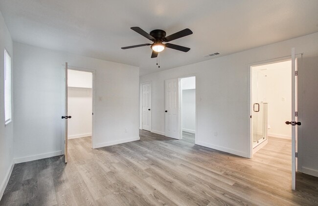 Building Photo - 808 Stone Mountain Dr